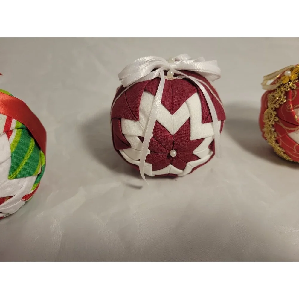 HANDMADE FABRIC FOLDED Quilted‎ HOLIDAY RIBBON CHRISTMAS ORNAMENT BALL Set of 6